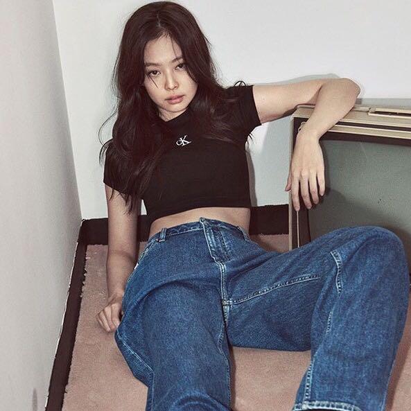 Jennie Black calvin klein cropped ribbed black Top, Women's Fashion, Tops,  Shirts on Carousell