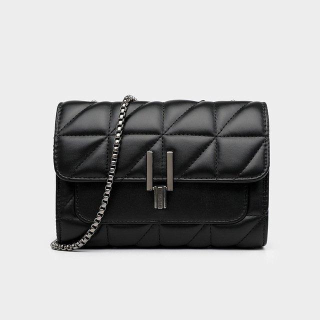 Chain shoulder bag best sale designer