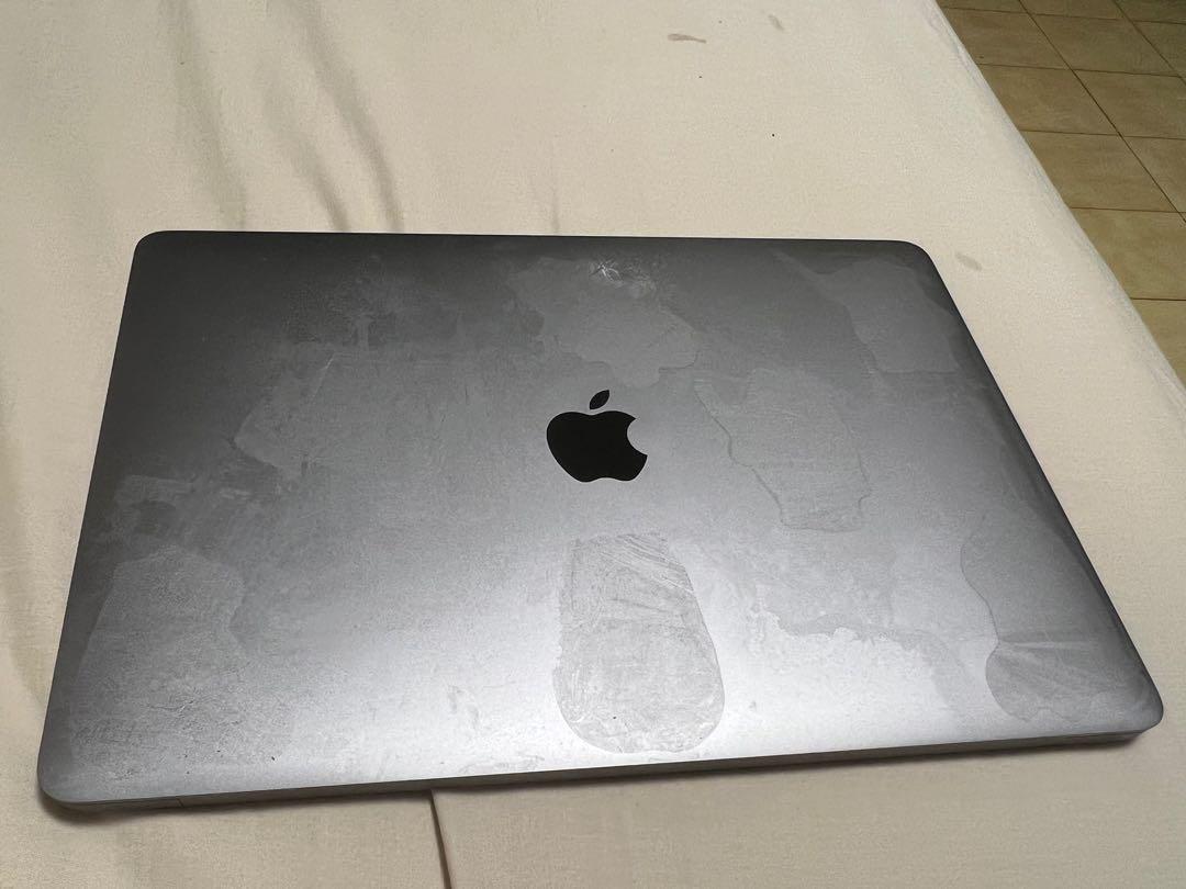 MacBook Pro (Category: Laptops & Notebooks) located in Singapore. Submitted by knsyui (Listing ID 1163477513, Image 2). Description: I downloaded windows but u can change back to iOS , there are also a few sticker stains which can be removed with a little effort Price can nego .