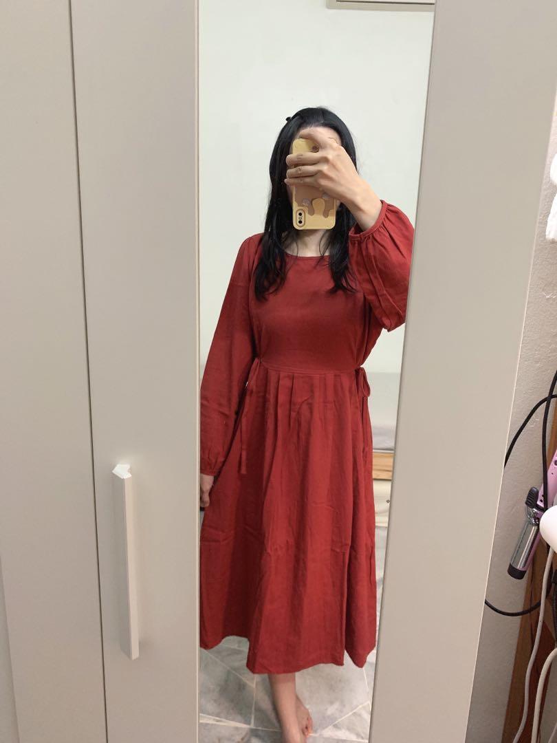 Maroon casual long dress, Women's Fashion, Muslimah Fashion, Dresses on  Carousell