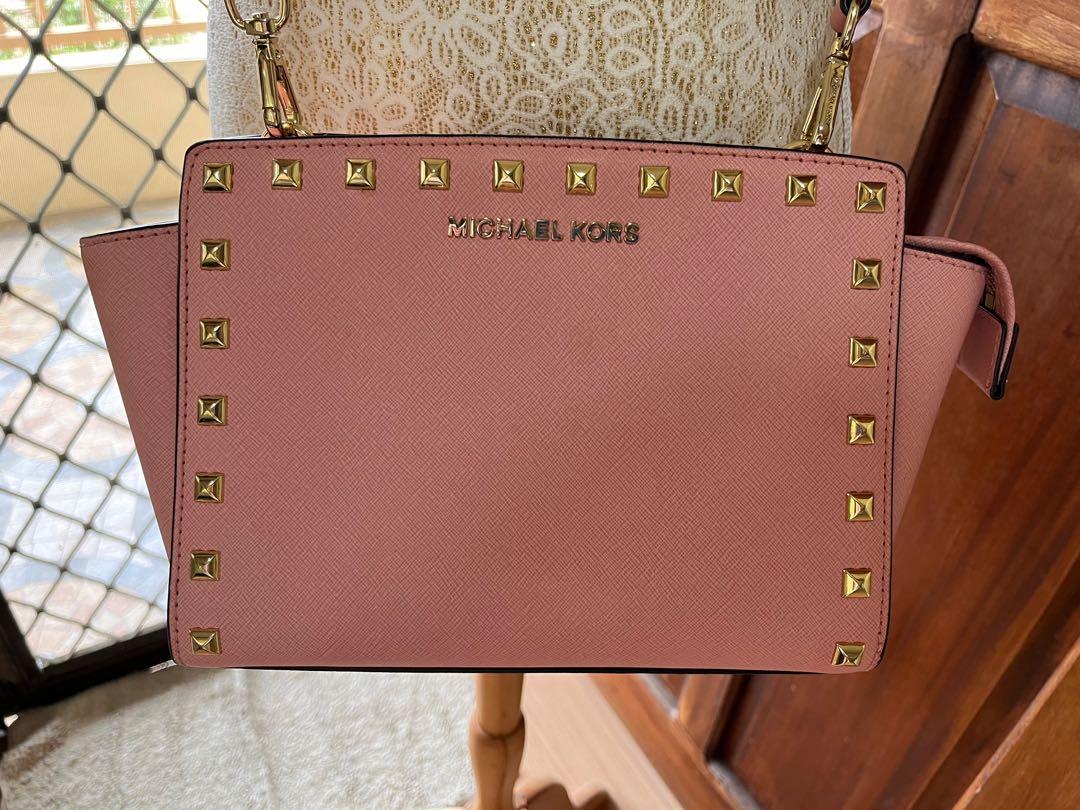 Michael Kors Selma Bag Dusty Pink (Category: Luxury Bags & Wallets) located in Davao. Submitted by madamewoo (Listing ID 1163353971, Image 2). Description: Must have a shopee account to purcahse this item! Like New MK Selma Bag In Dusty Pink Saffiano leather with studs.