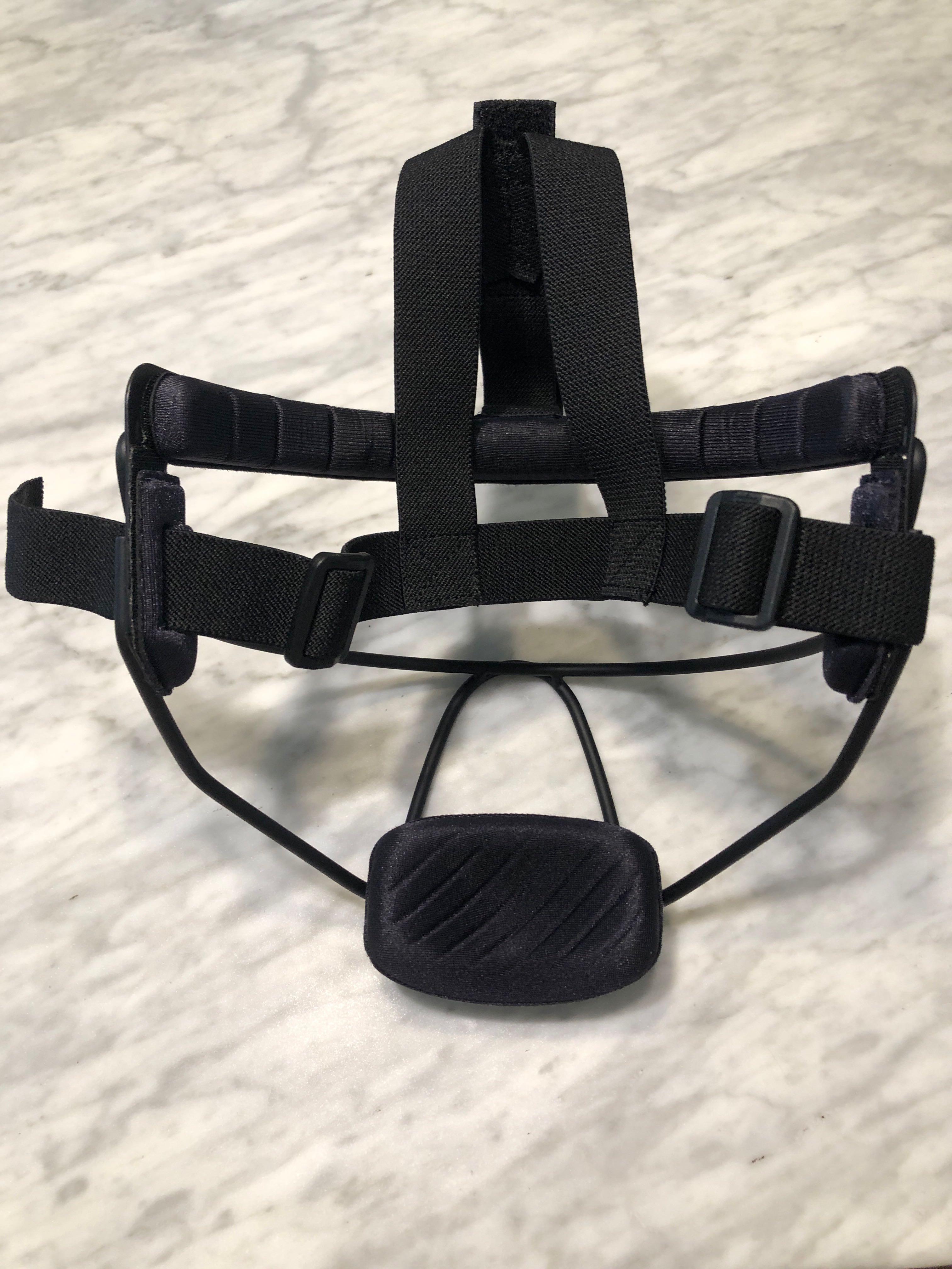 Mizuno softball face shield, Sports Equipment, Sports & Games, Racket