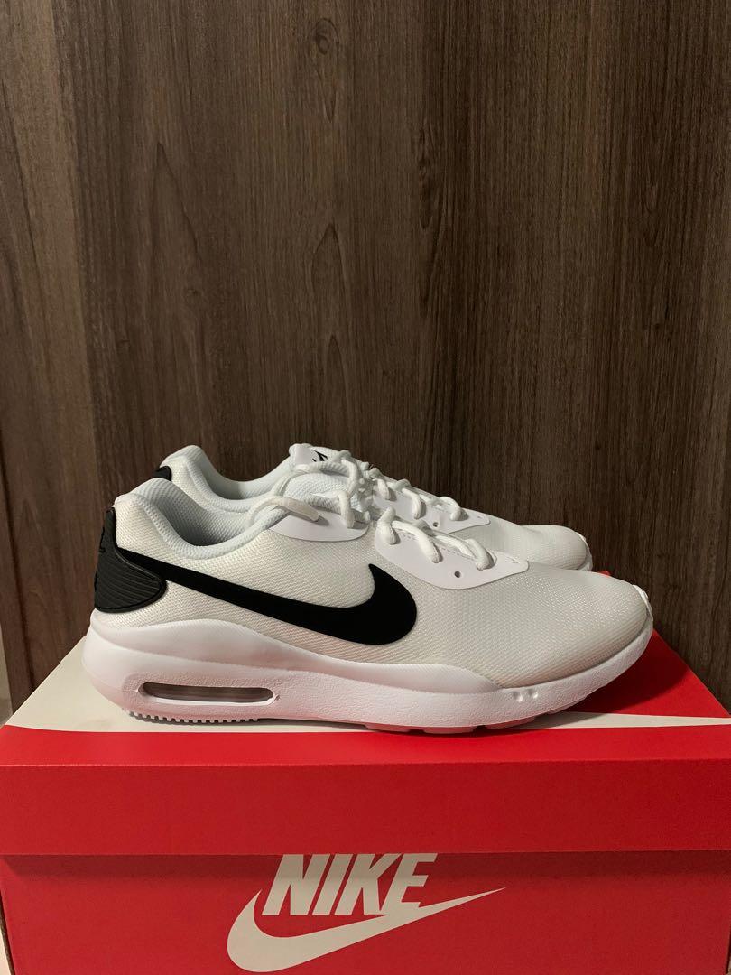 Air max oketo deals men's sneakers review