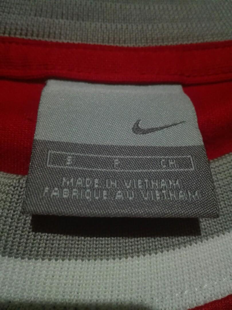 Nike Dri fit Shirt (Category: Activewear) located in Manila. Submitted by ben_tess (Listing ID 1163433703, Image 3). Description: Size: S C: 20 in. L: 25.5 in. The photos show the actual item. Manage your expectations. Thank you..