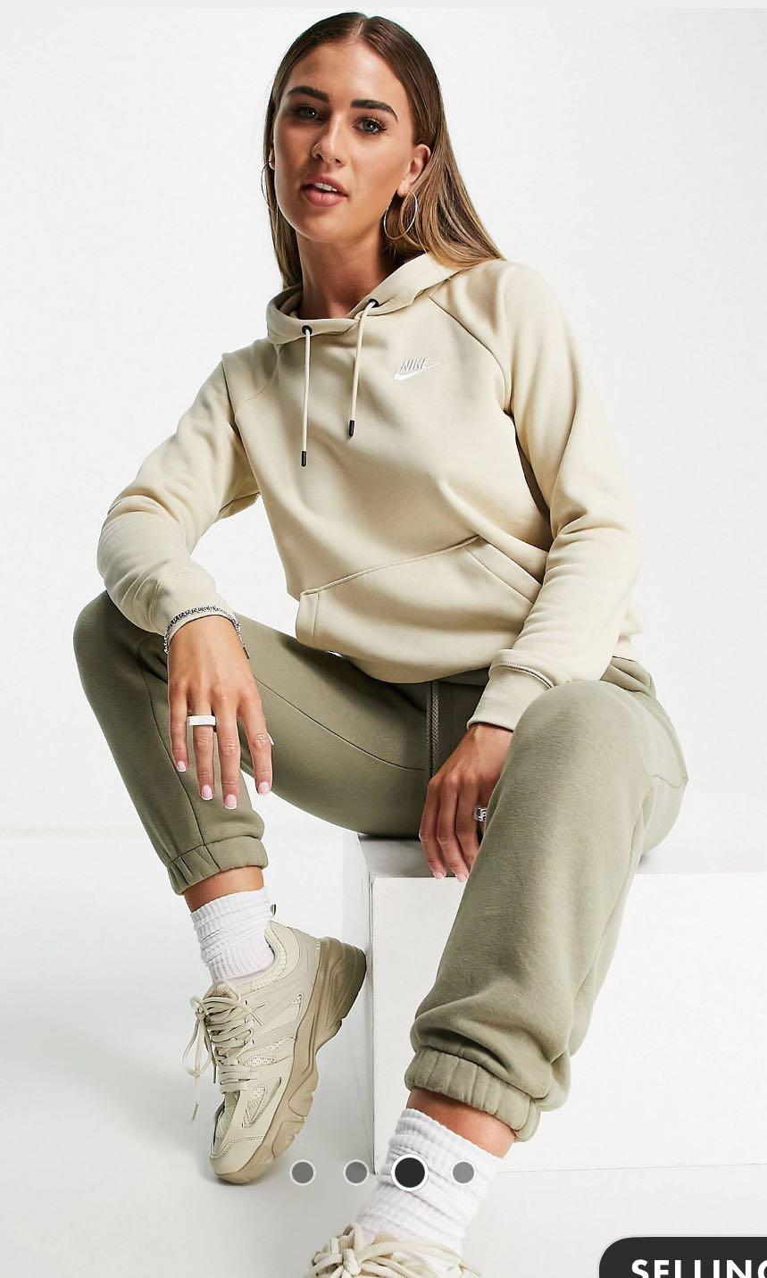 SMU Nike essential fleece pullover hoodie in rattan beige, Women's Fashion,  Coats, Jackets and Outerwear on Carousell