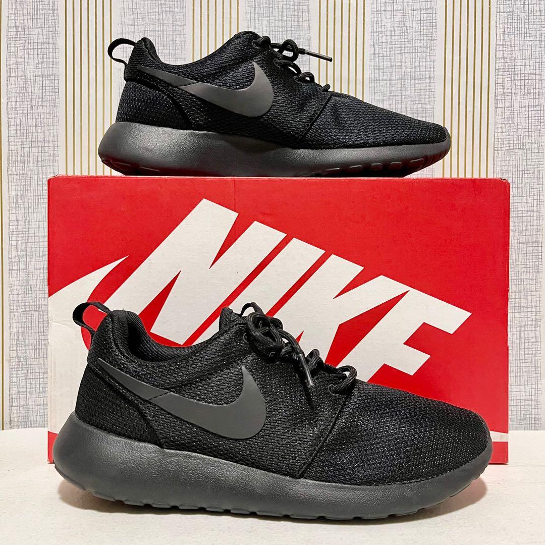 Resonar Moler Comparación NIKE Women's Roshe One Black Running Shoes, Women's Fashion, Footwear,  Sneakers on Carousell