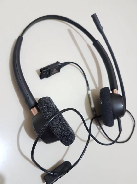 PLANTRONICS Encore Pro HW510 Noise Cancelling Headset (Category: Headphones & Headsets) located in Mandaluyong City. Submitted by sailorcat10 (Listing ID 1163336395, Image 1). Description: The HW510 has been designed for use in customer care centers, help desks, telesales, and customer service centers where users will encounter the rigors of call-intensive environments. To this end, the HW510 has been designed to help minimize operational disrupt