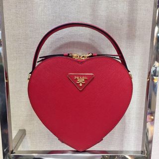 (Category: ) located in . Submitted by japanandsingaporeluxepreloved (Listing ID 1163333931, Image 1). Description: .