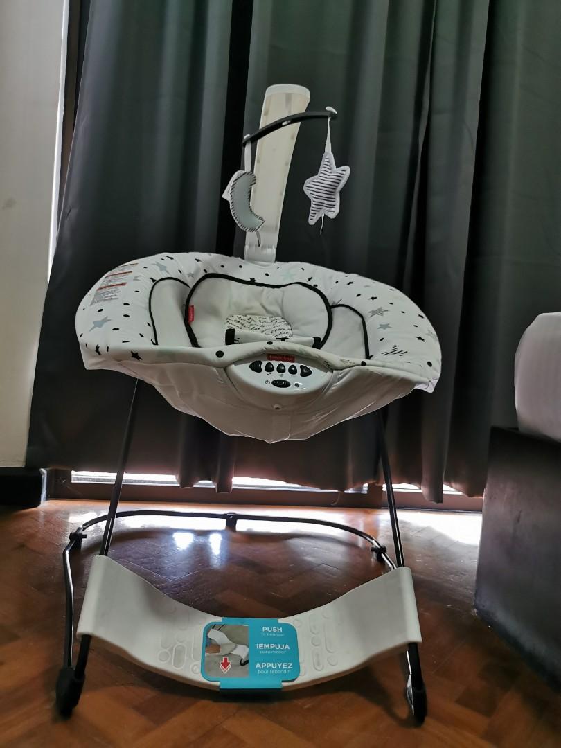 Preloved FisherPrice Starry Night See & Soothe Deluxe Bouncer, Hands