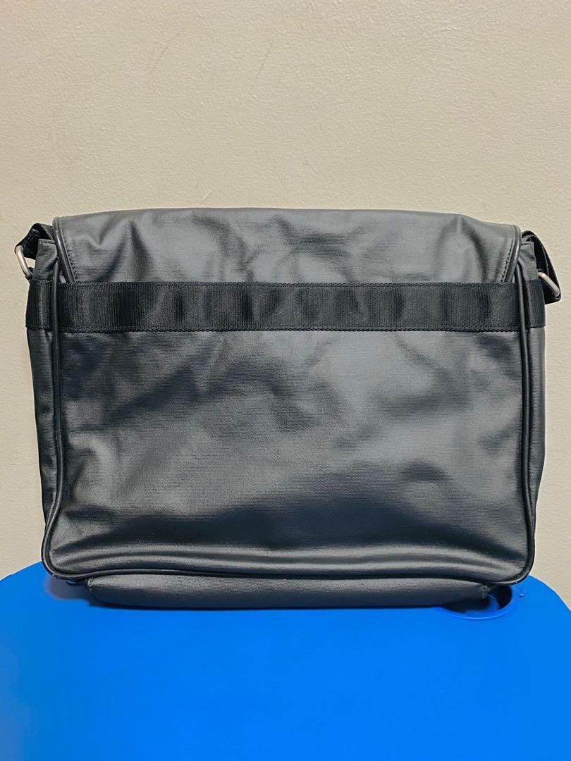 Tommy Hilfiger Messenger Bag, Men's Fashion, Bags, Sling Bags on Carousell