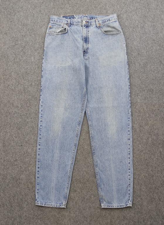 Vintage 90s Levis 560 Loose Fit Tapered Leg Jeans, Men's Fashion, Bottoms,  Jeans on Carousell