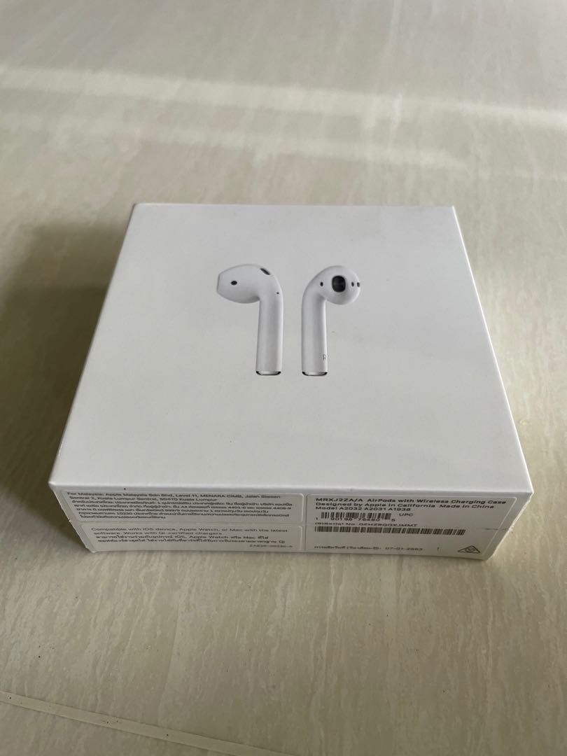 Apple MRXJ2ZA A Airpods with Wireless Charging Case Audio