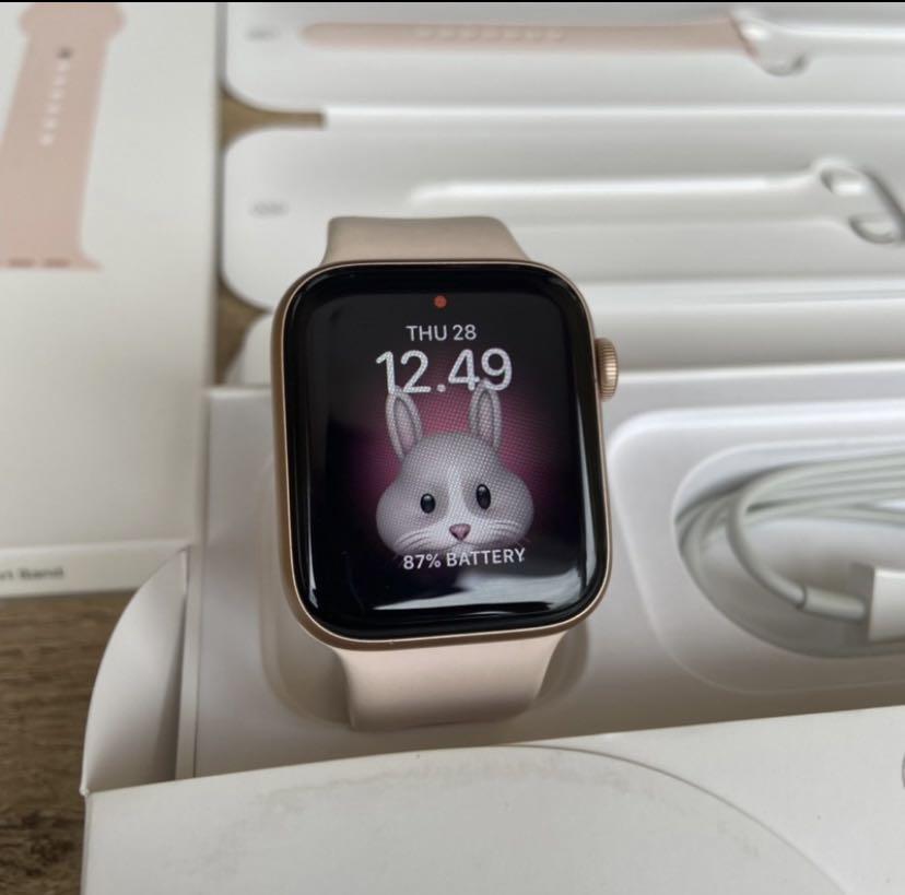 Apple Watch Series 5 44mm Gold Pink Iwatch, Fesyen Wanita, Jam Tangan di  Carousell