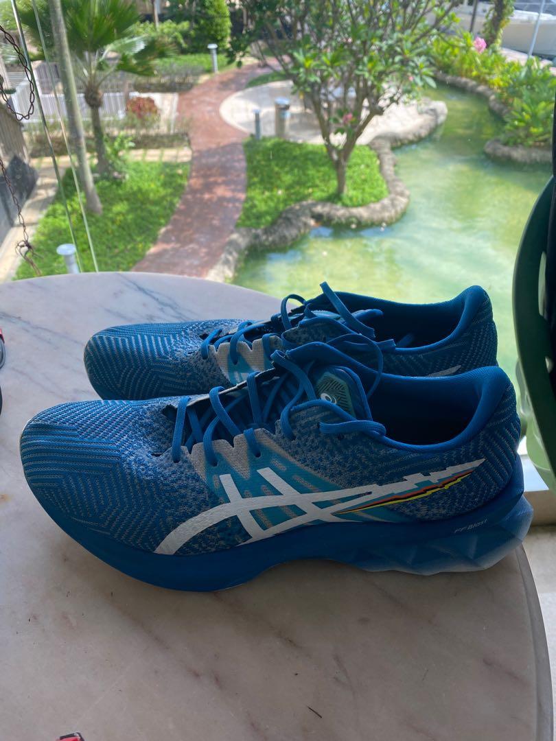 Asics Novablast US 10, EU 44, Men's Fashion, Footwear, Sneakers on Carousell