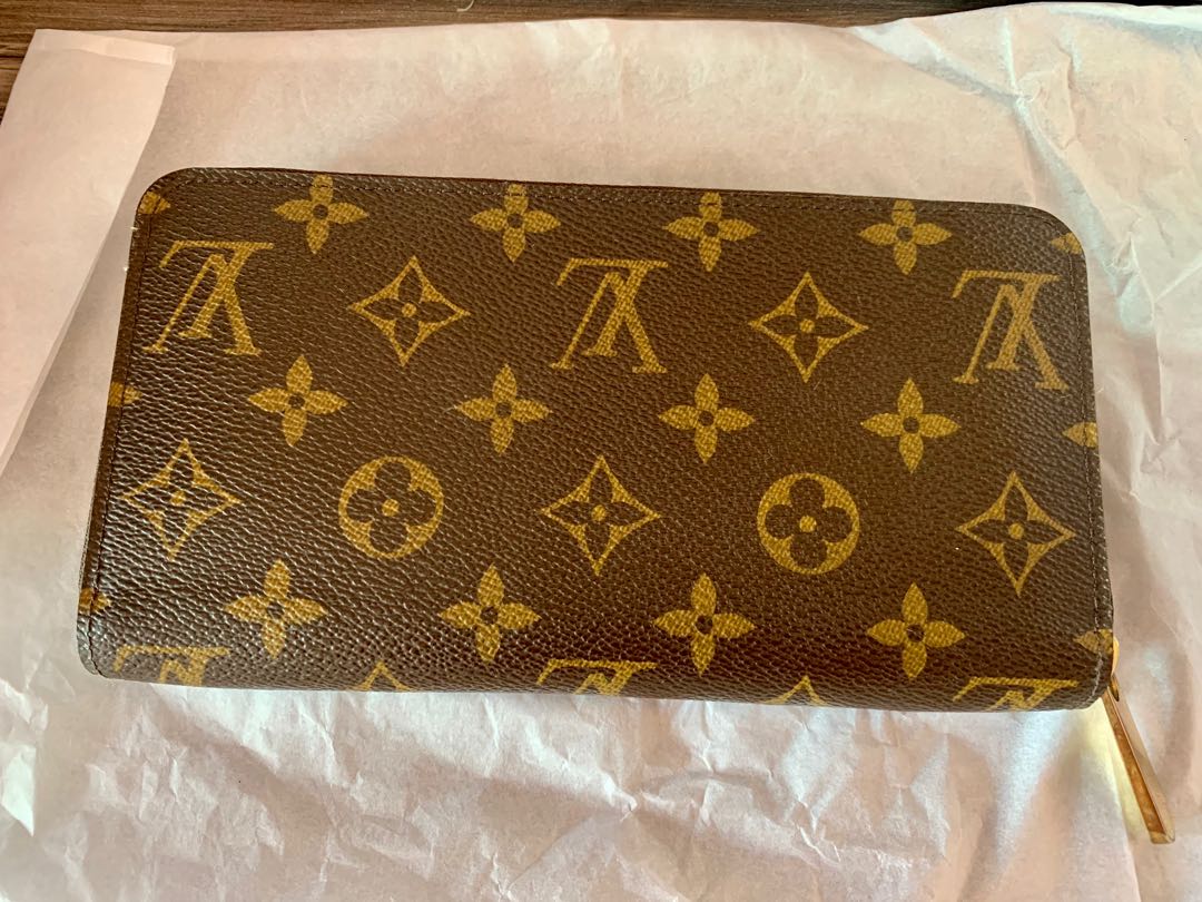 AUTHENTIC LV CARD HOLDER‼️, Luxury, Bags & Wallets on Carousell