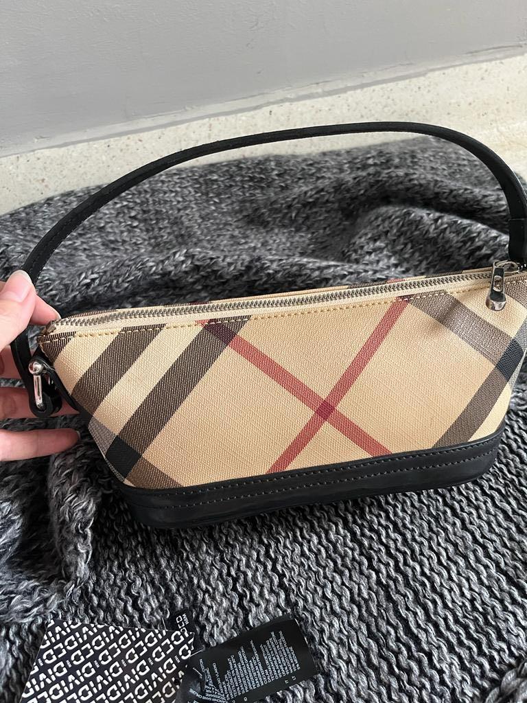 Burberry shoulder sale bag sale