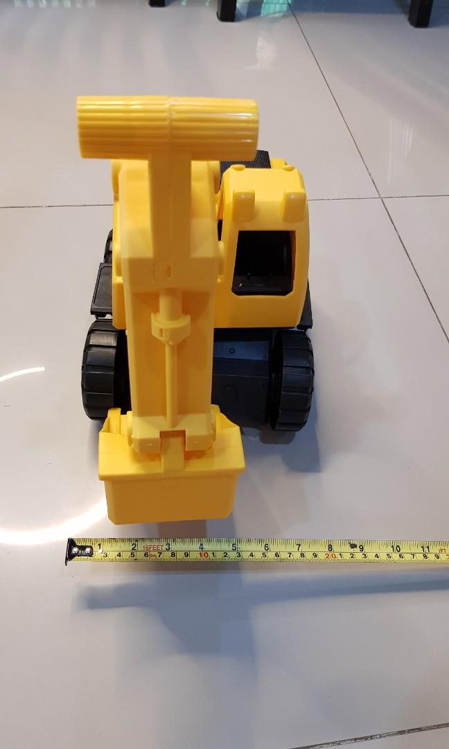 CAT Excavator Toy (big), Hobbies & Toys, Toys & Games on Carousell
