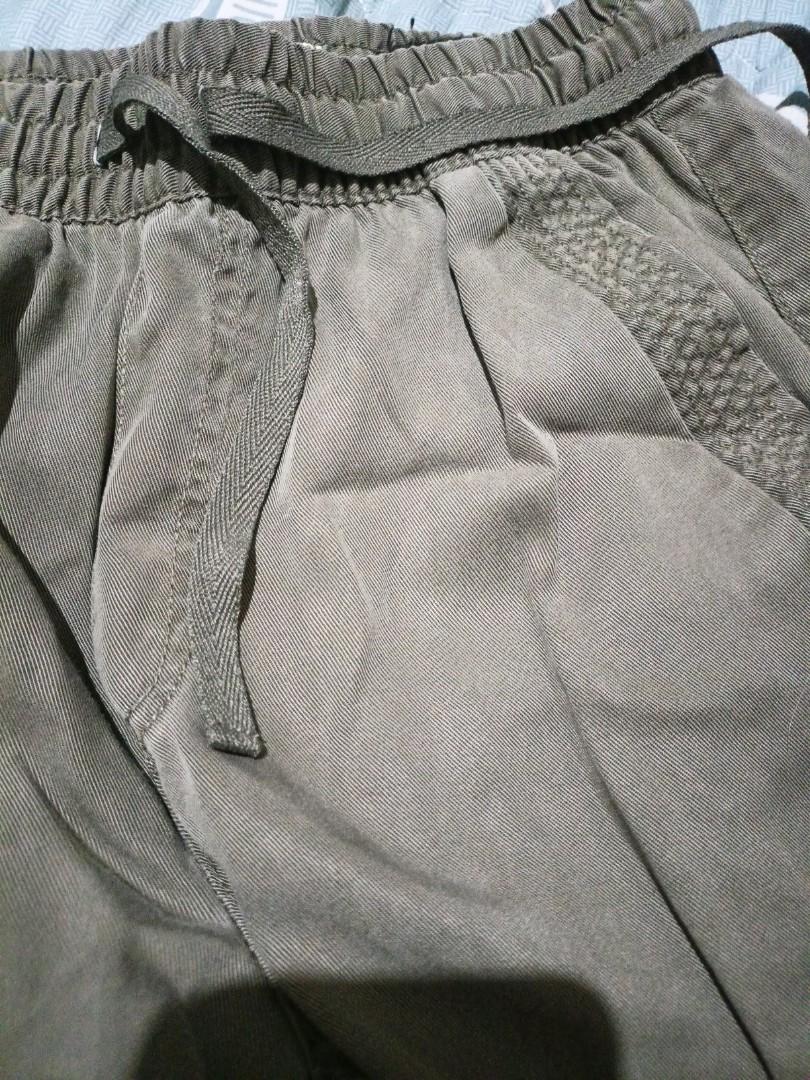 H&M Cargo pants (Category: Jeans) located in Quezon City. Submitted by kienx (Listing ID 1158675793, Image 3). Description: Army green 32" Stretchable Multiple pockets.