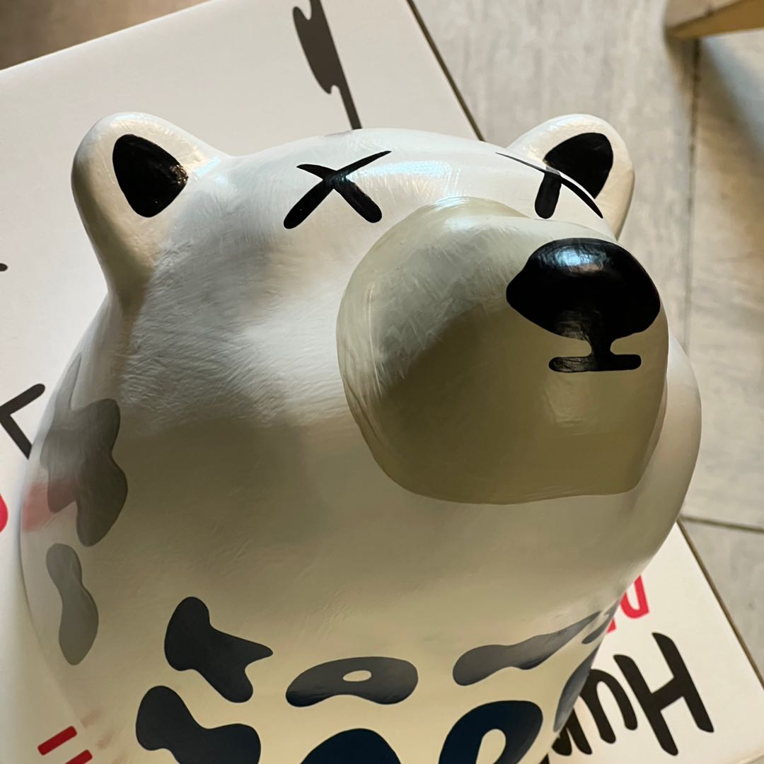 Human made x KAWS POLAR BEAR TROPHY PAPER MACHE DISPLAY 熊虎