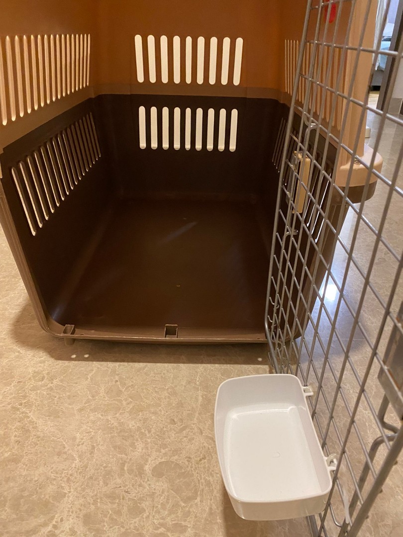 IATA approved Pet crate medium size, Pet Supplies, Homes & Other Pet