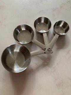 Measuring cups