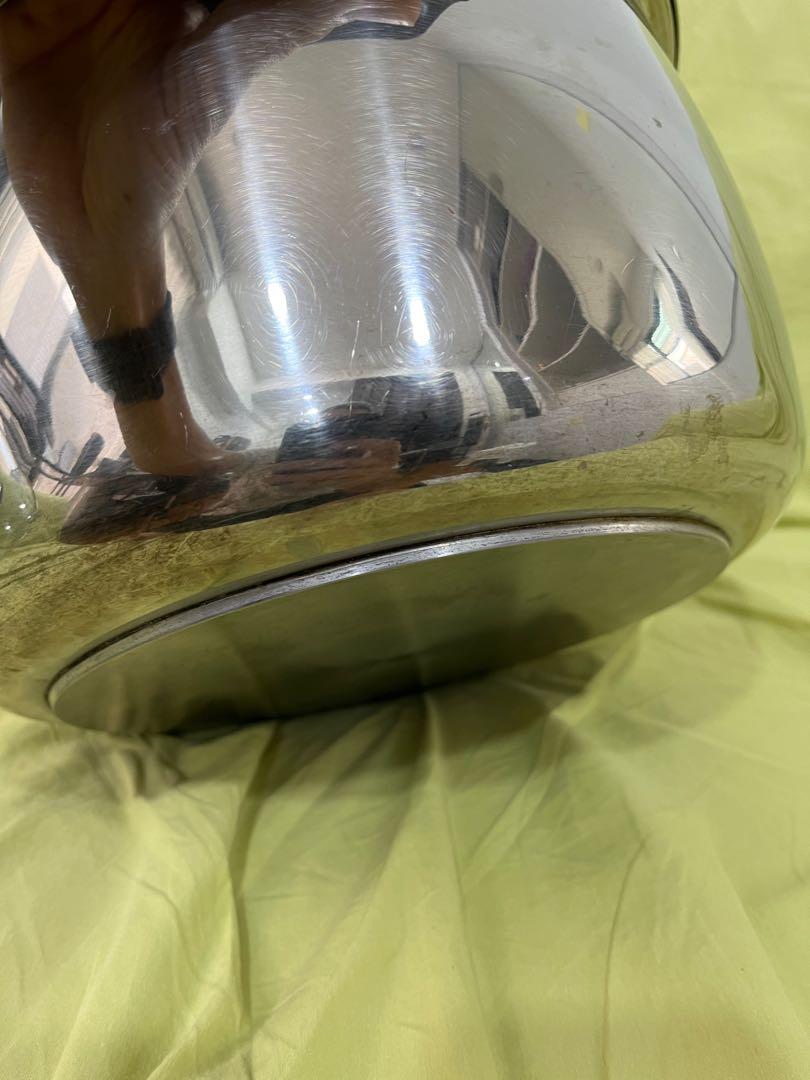 Meyer induction large pot 8.5 litres (26w x 16d), Furniture & Home