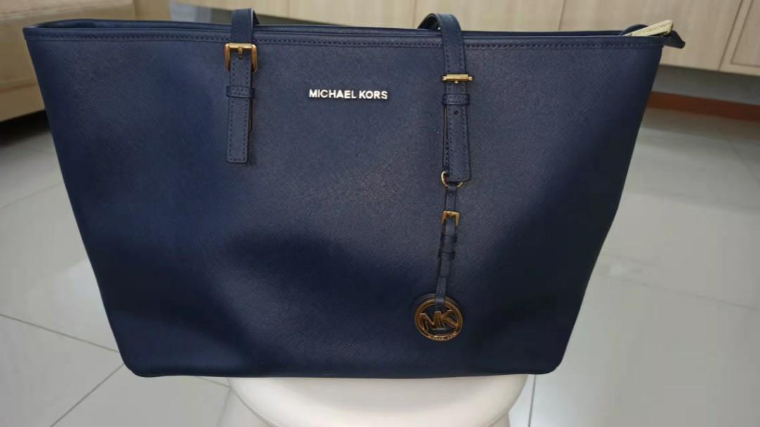Michael kors tote bag big, Luxury, Bags & Wallets on Carousell