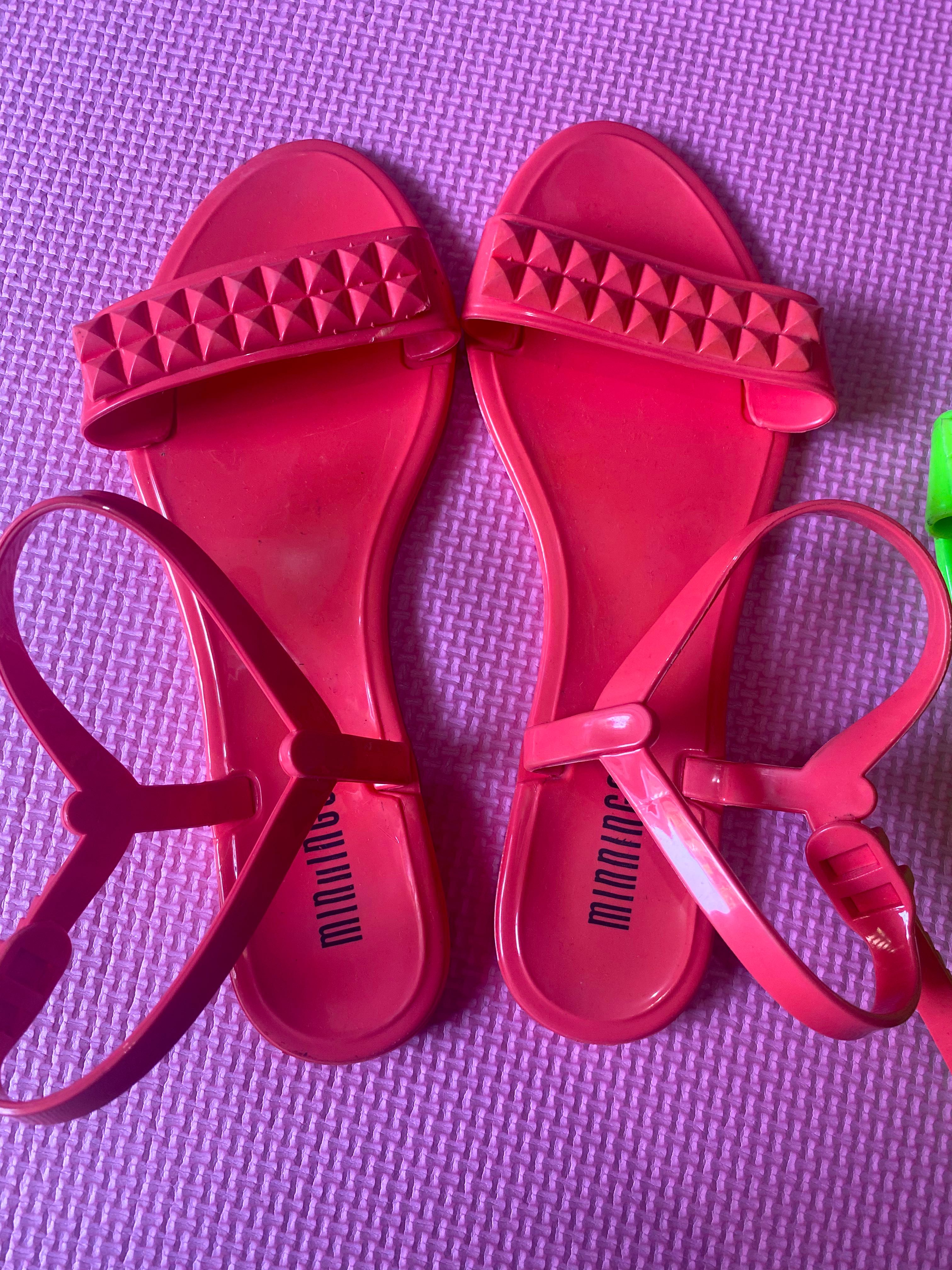Neon pink jelly sandals, Women's Fashion, Footwear, Flats & Sandals on ...