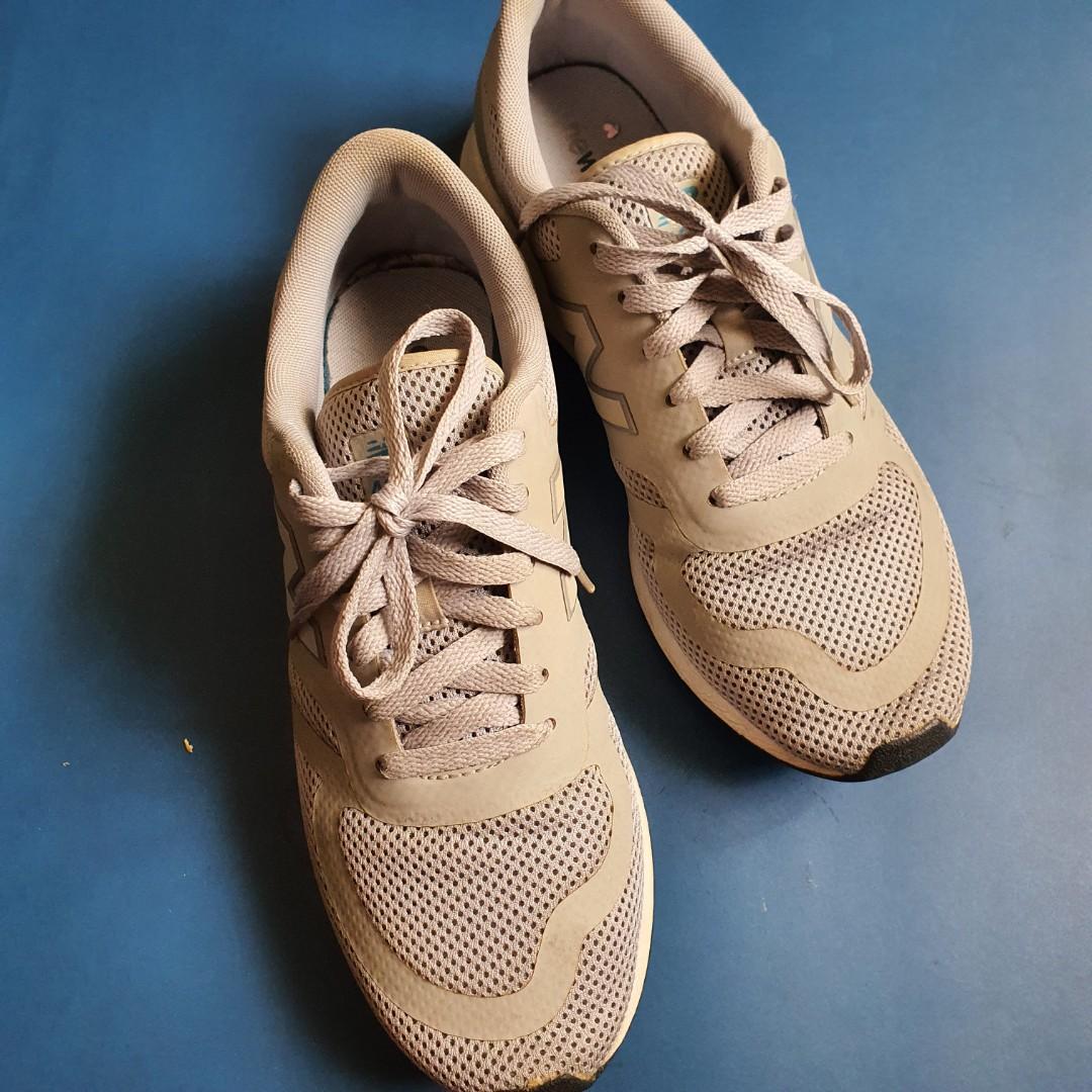 New Balance 420, Men's Fashion, Footwear, Sneakers on Carousell