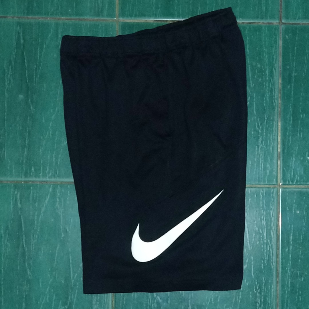 Nike Big swoosh shorts, Men's Fashion 