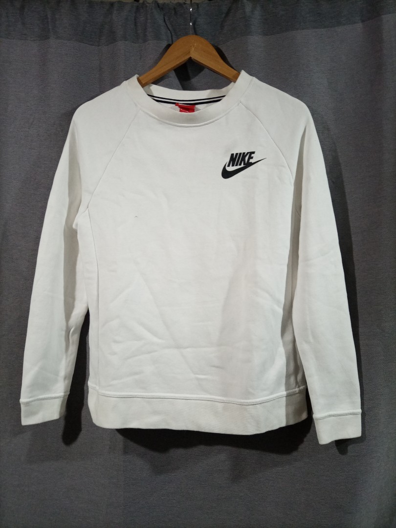 cream colored nike crewneck