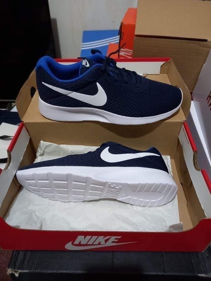 nike tanjun navy