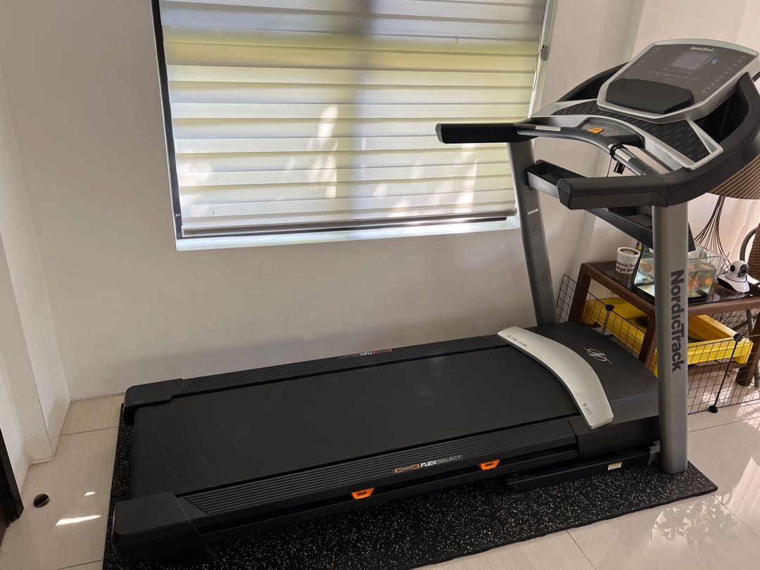 Nordic Track S20 Treadmill Free Mat Sports Equipment Exercise