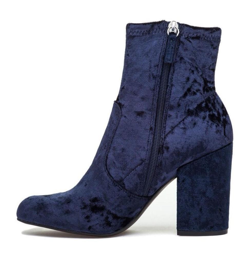 Steve madden women's gaze ankle bootie deals