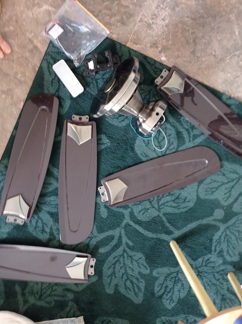 Remote controlled ceiling fan 5 blades brown/bronce, Furniture & Home