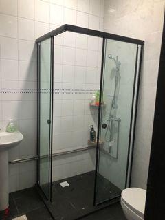 Shower screen