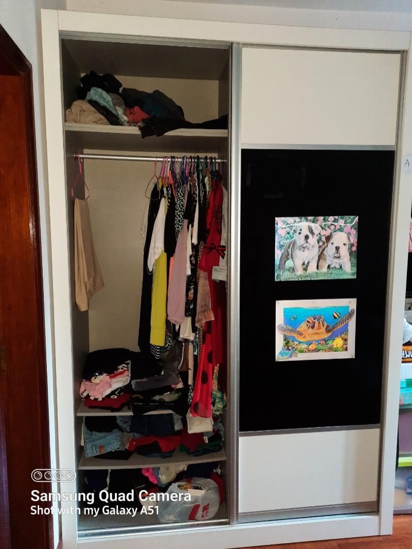 Wardrobe with sliding doors and 2 drawers like new to give away free
