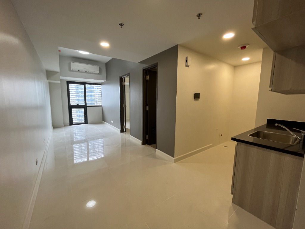 1BR Condo UNFURNISHED For Rent in Blakes Tower, Malugay St. Makati City, Property, Rentals