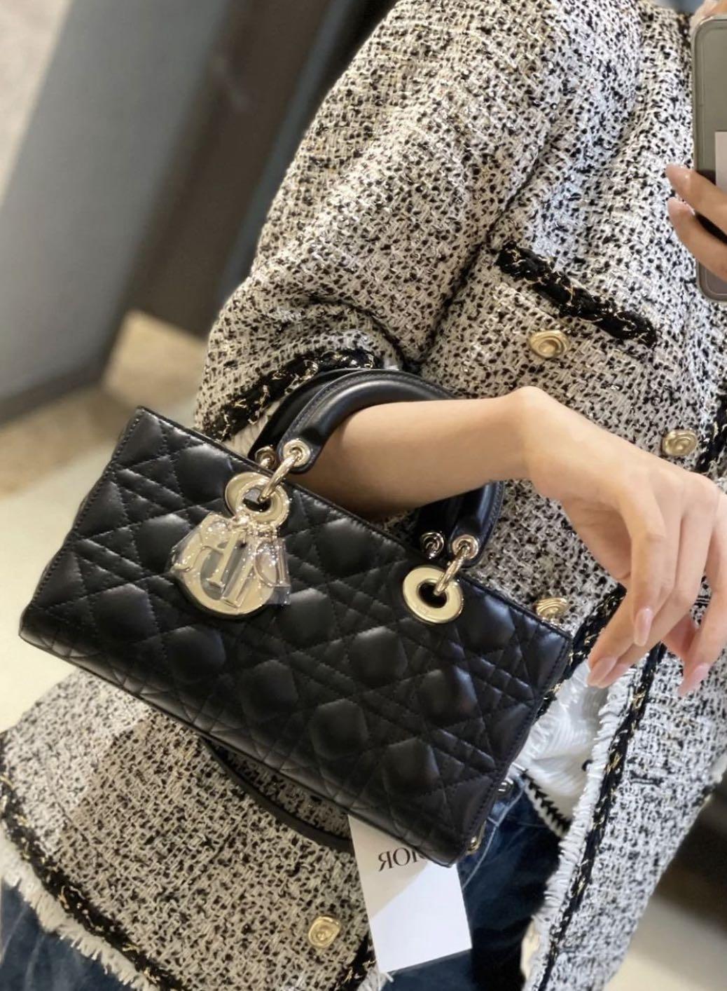 Lady DJoy là chiếc túi Lady Dior Micro được thiết kế cho smartphone