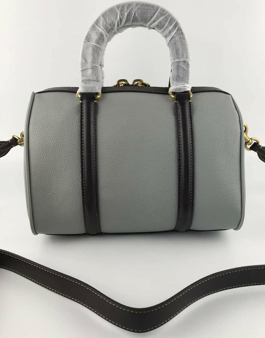 🍀 CCH Ruby Satchel (Category: Luxury Bags & Wallets) located in Manila. Submitted by vera.prudence (Listing ID 1163514576, Image 3). Description: 🍀 CCH Ruby Satchel ▪️25cm (L) x 18cm (H) x 14.5cm (W) 💰 P2,500 ▪️Actual photo ▪️Plus SF.