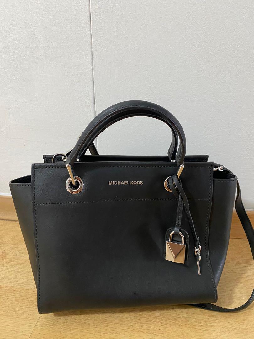 Authentic Michael Kors Handbag (Black) With lock and key, Women's Fashion,  Bags & Wallets, Shoulder Bags on Carousell