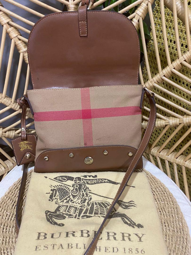 Burberry medium discount leather bag