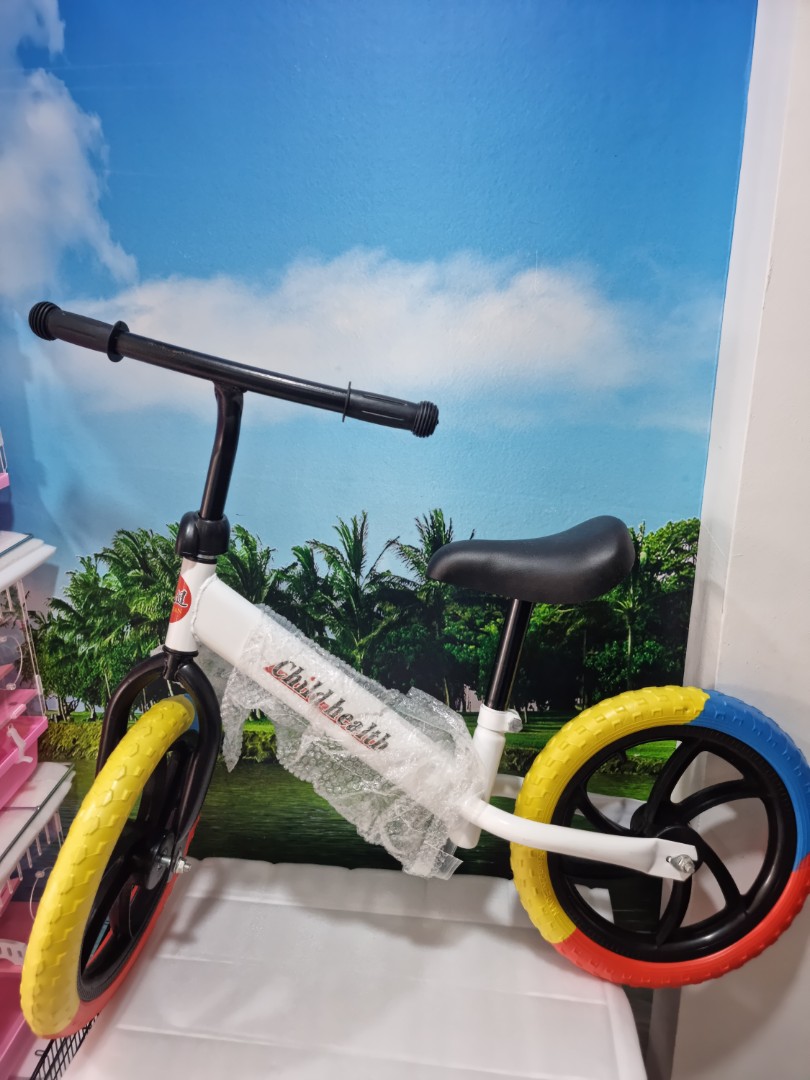 Children balance bike 14inches Defect, Sports Equipment, Bicycles
