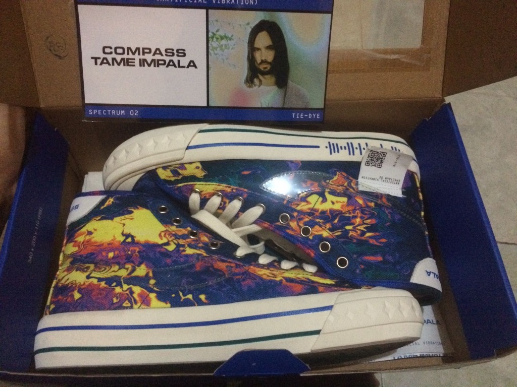 Sepatu Compass X Tame Impala “Artificial Vibration” Edition, Fesyen