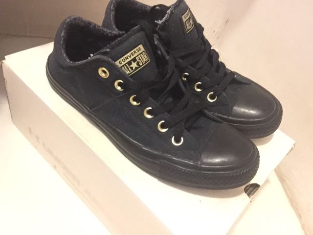 All black low cut converse store