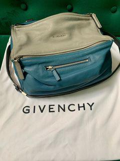 GIVENCHY 