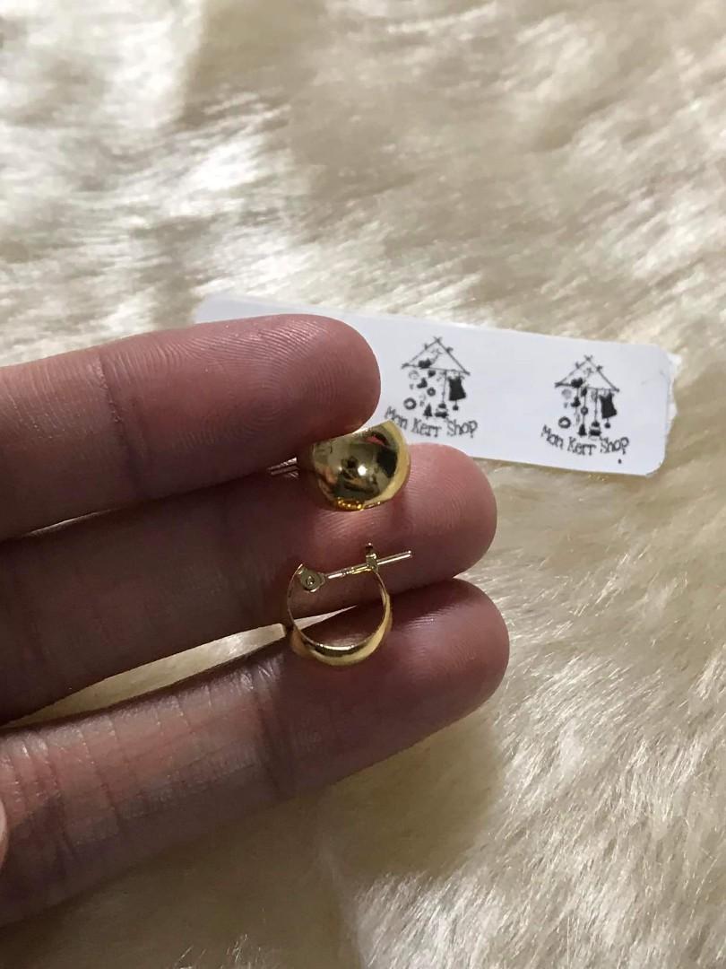 Huggie dome earring JAPAN GOLD (Category: Earrings) located in Quezon City. Submitted by spike24 (Listing ID 1163605075, Image 2). Description: K18 JAPAN GOLD NOT PER GRAM PER DESIGN NOT PER GRAM PER DESIGN 7x10 huggie earrings.
