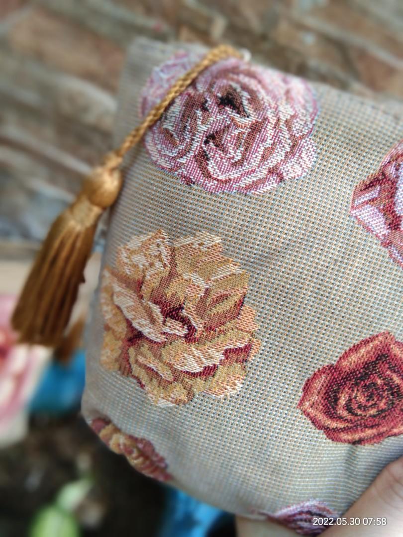 Iosis paris, Women's Fashion, Bags & Wallets, Purses & Pouches on Carousell