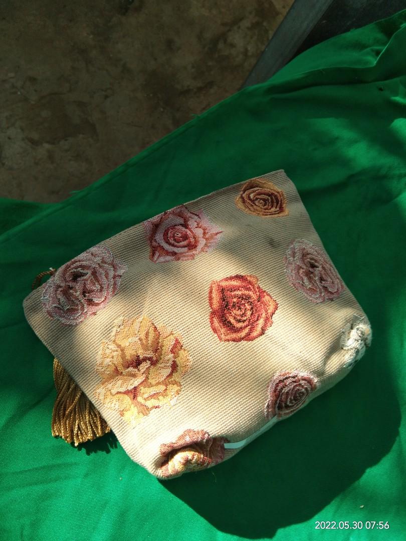 Iosis paris, Women's Fashion, Bags & Wallets, Purses & Pouches on Carousell