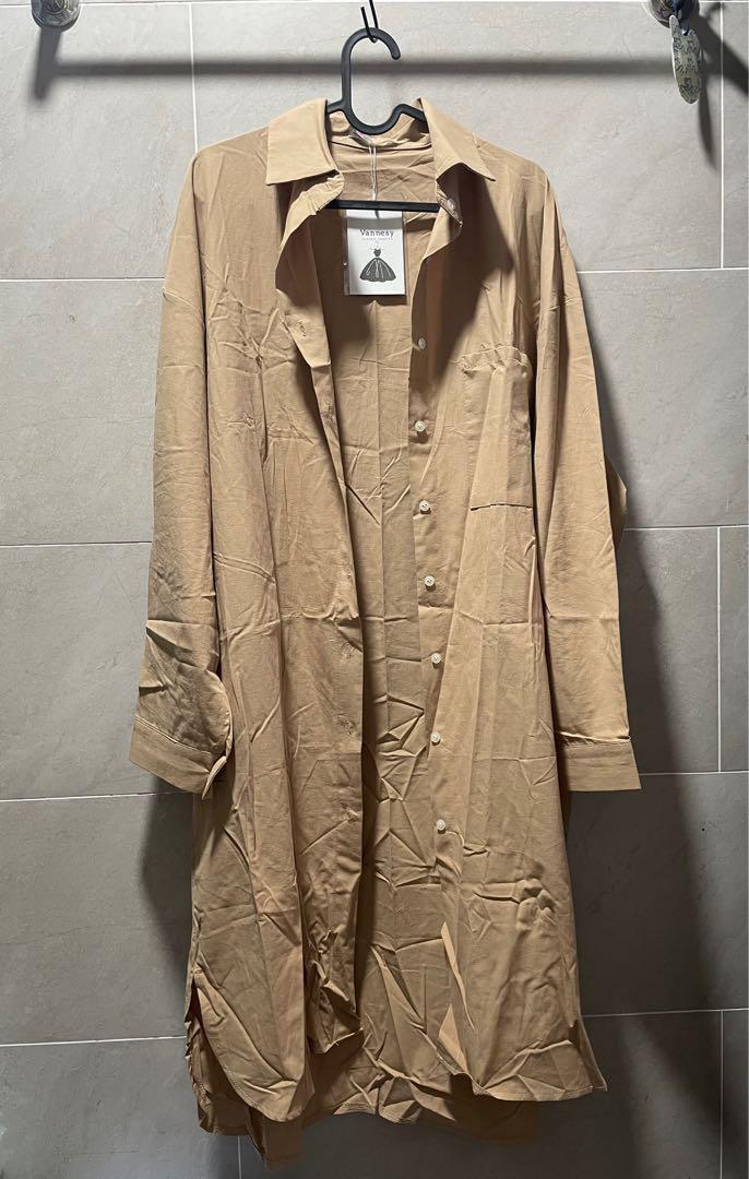Long Blouse (Category: Coats, Jackets and Outerwear) located in Petaling Jaya. Submitted by ying_wxy (Listing ID 1163520621, Image 1). Description: Khaki colour Bought from Bangkok .